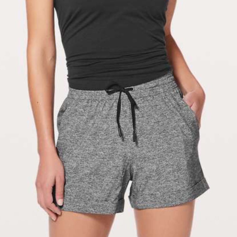 Lululemon Spring Break Away Shorts, Size 4